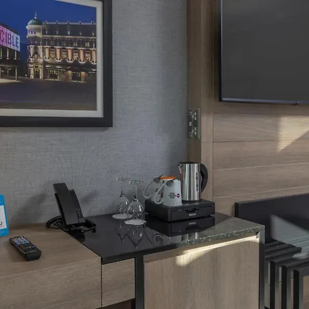 Western The Quays 4*