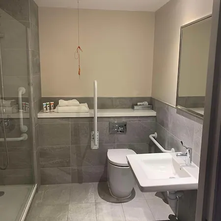 Western The Quays 4*